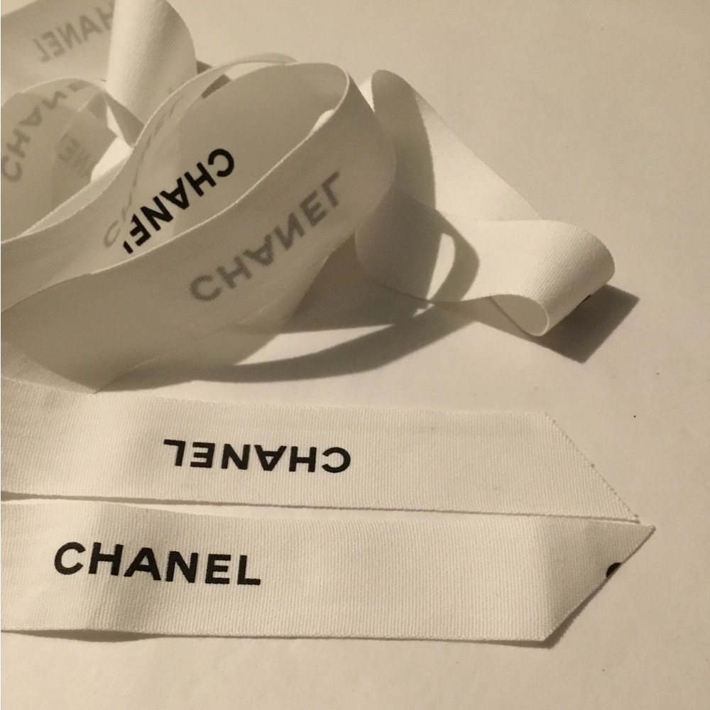 CHANEL - Picture 6 of 8